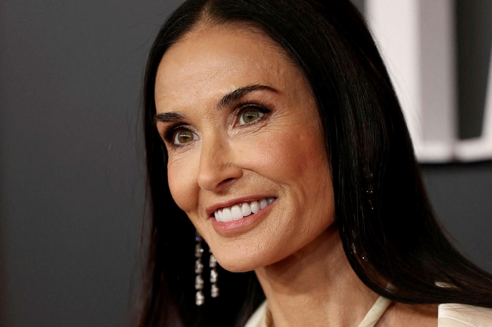 Demi Moore geislaði á rauða dreglinum