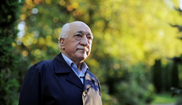 Múslimaklerkurinn Gulen er látinn 