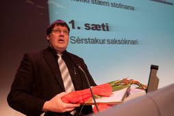 Ólafur Þ. Hauksson, sérstakur saksóknari, tekur við viðurkenningu SFR fyrir „stofnun ársins“ 2011.