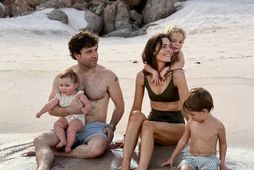Mandy Moore ásamt eiginmanni sínum og börnum.