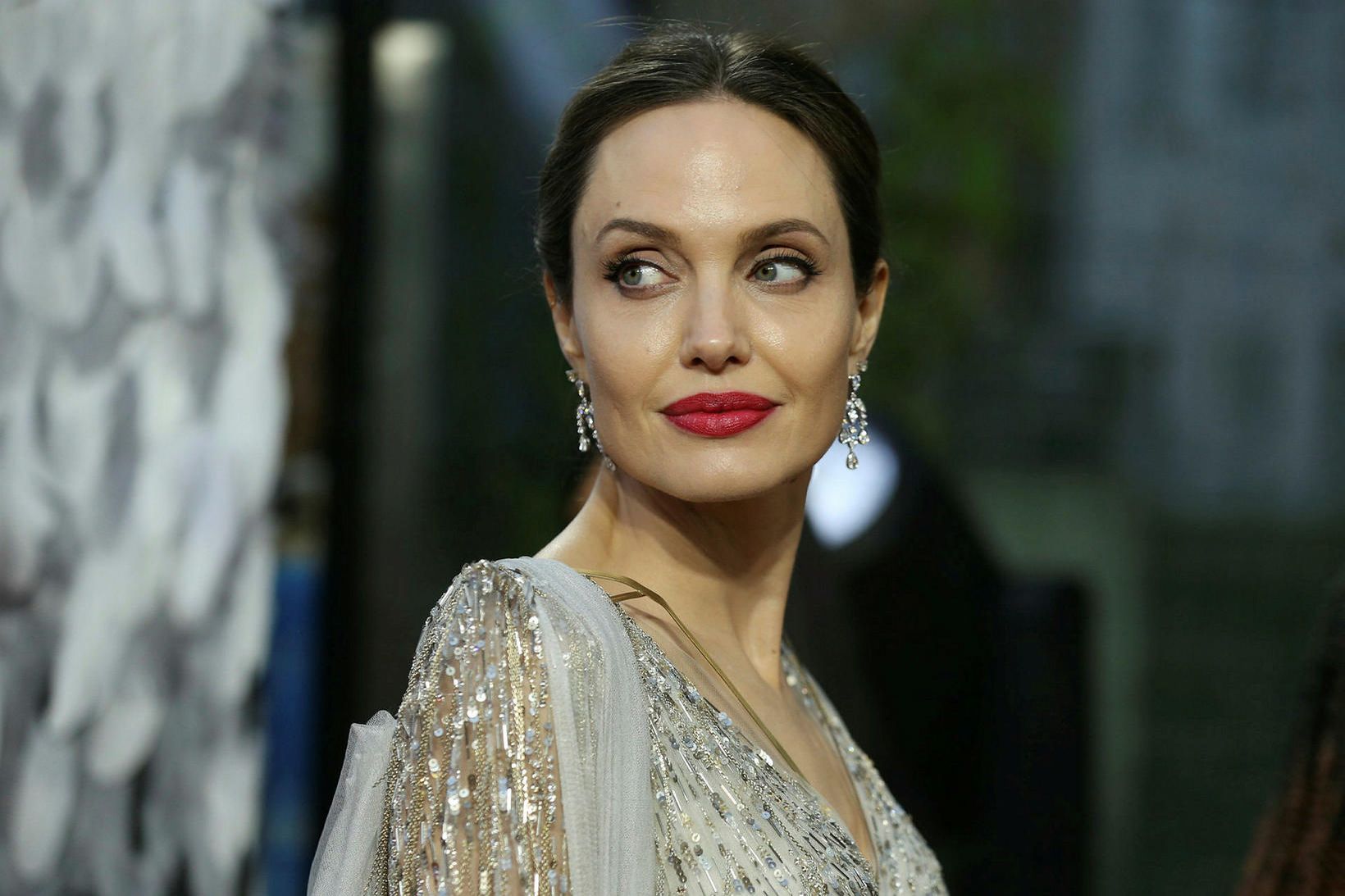 Angelina Jolie tjáir sig um skilnaðinn.