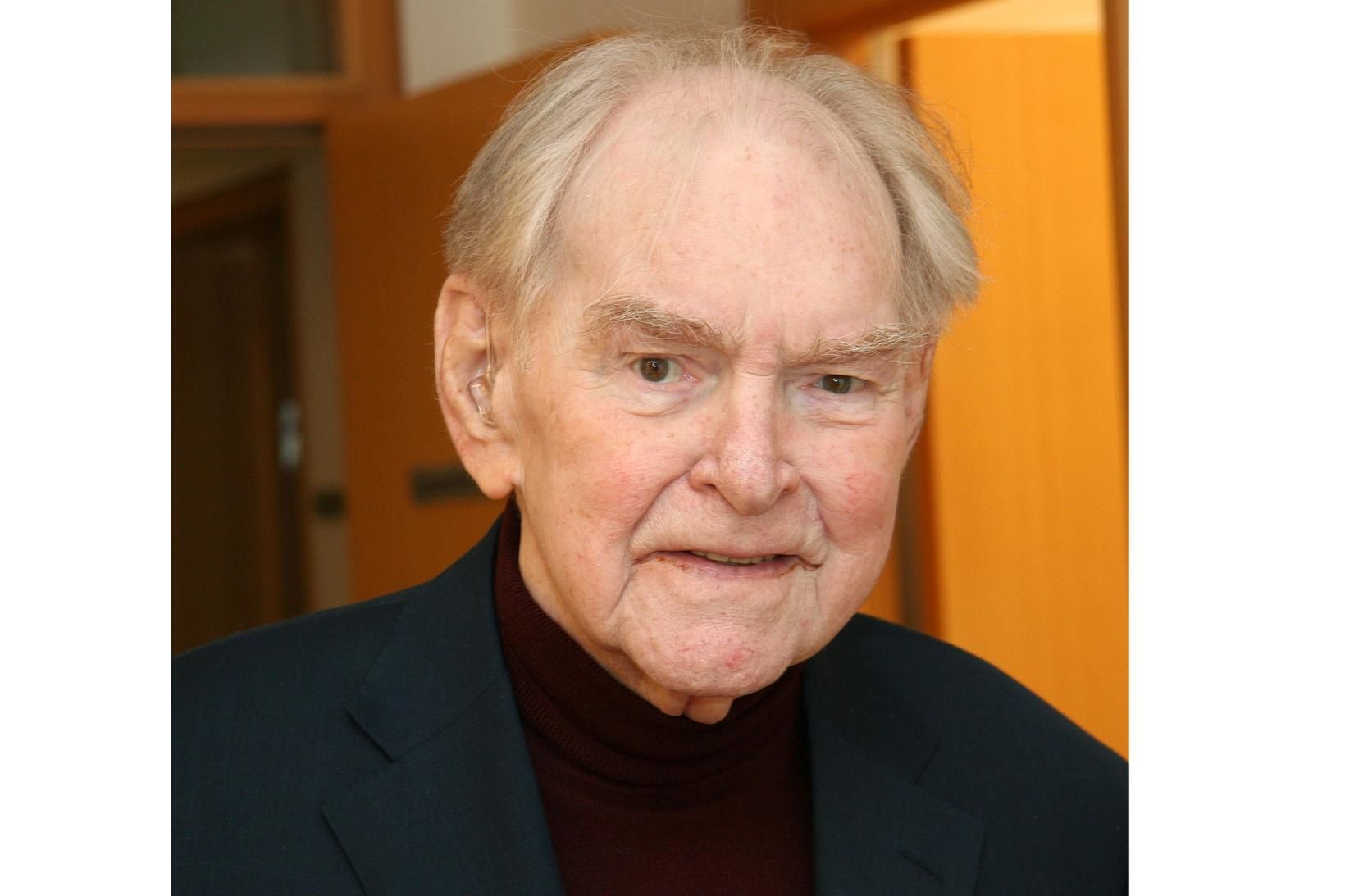 Hjörtur Torfason fv. hæstaréttardómari er látinn.
