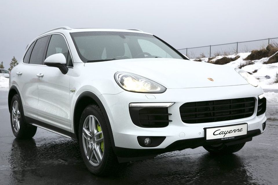 Nýjasta kynslóð Porsche Cayenne er bráðfallegur bíll og í Plug-In Hybrid-útfærslunni er kominn sterkur valkostur …