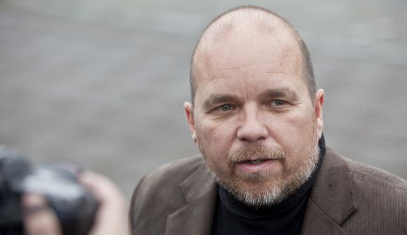 „Fá brauðmola af borði Árna Páls“