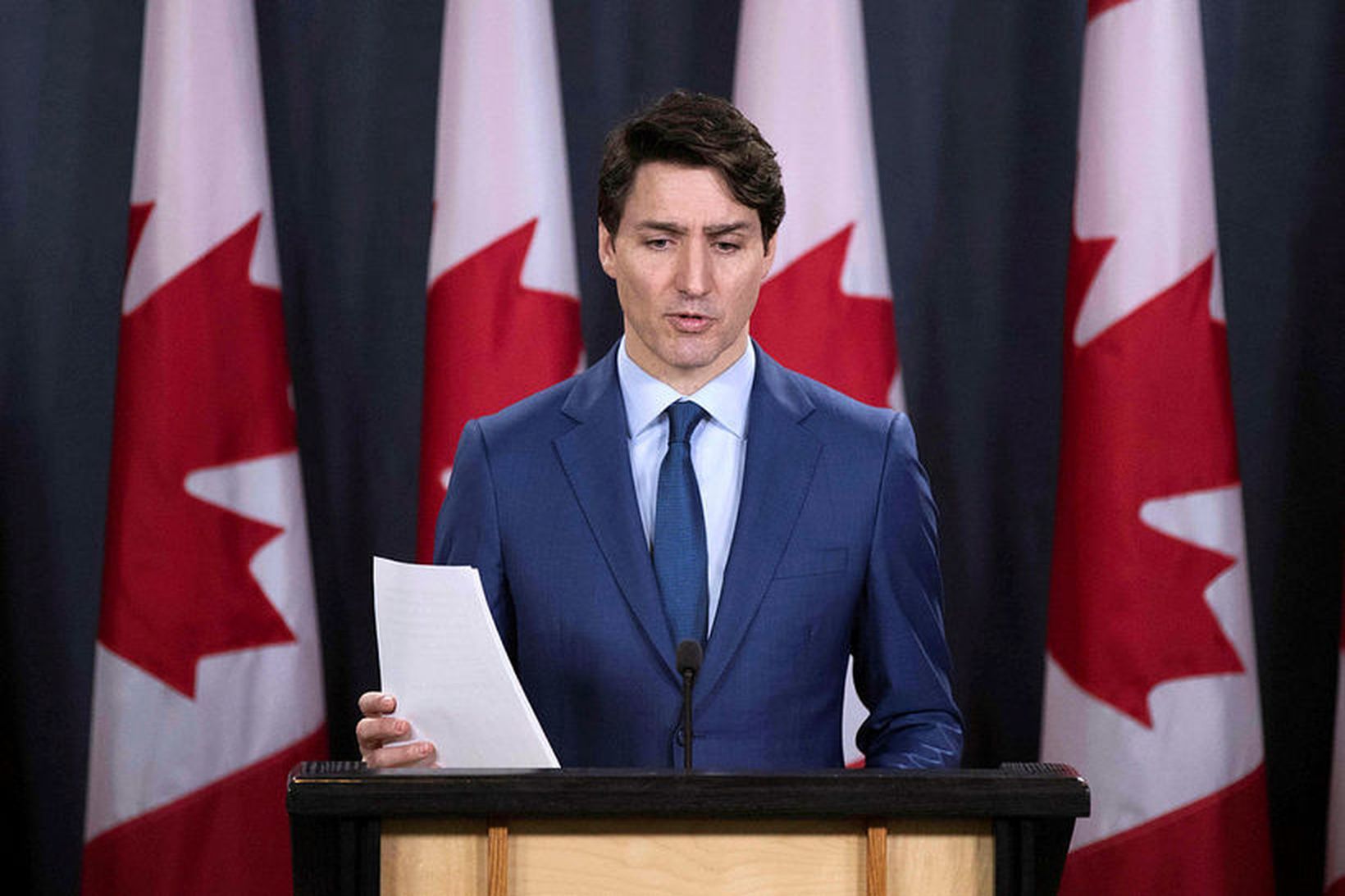 Justin Trudeau ávarpar blaðamenn í Ottawa í Kanada í dag.