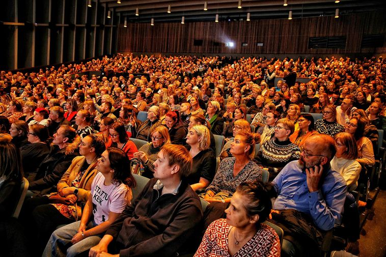 Teachers protest meeting draws a crowd