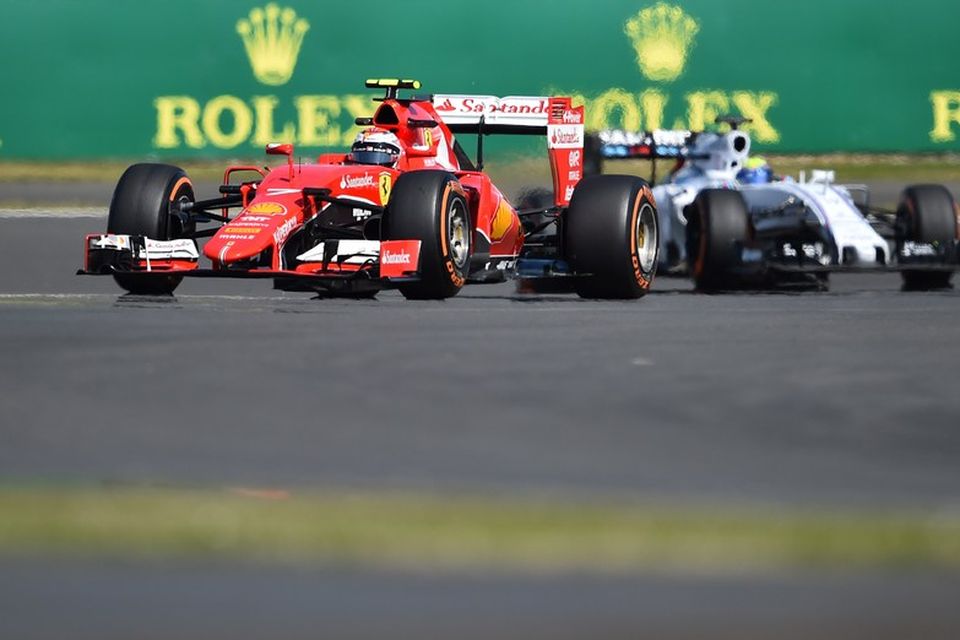 Kimi Räikkönen og Felipe Massa í Silverstone í morgun.