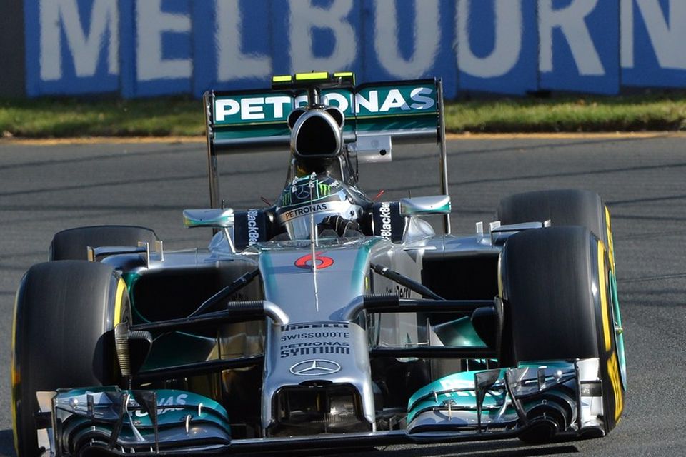 Niko Rosberg hjá Mercedes á leið til næstbesta tíma á æfingum dagsins í Melbourne.