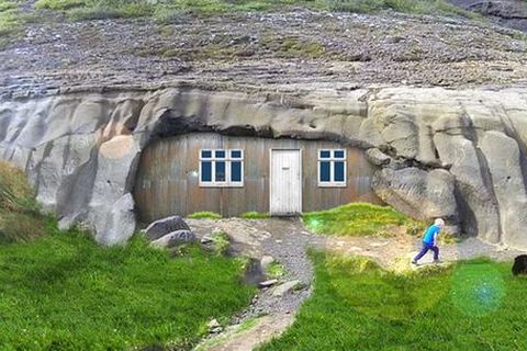 This is how the the home at Laugarvatnshellir cave used to look like.