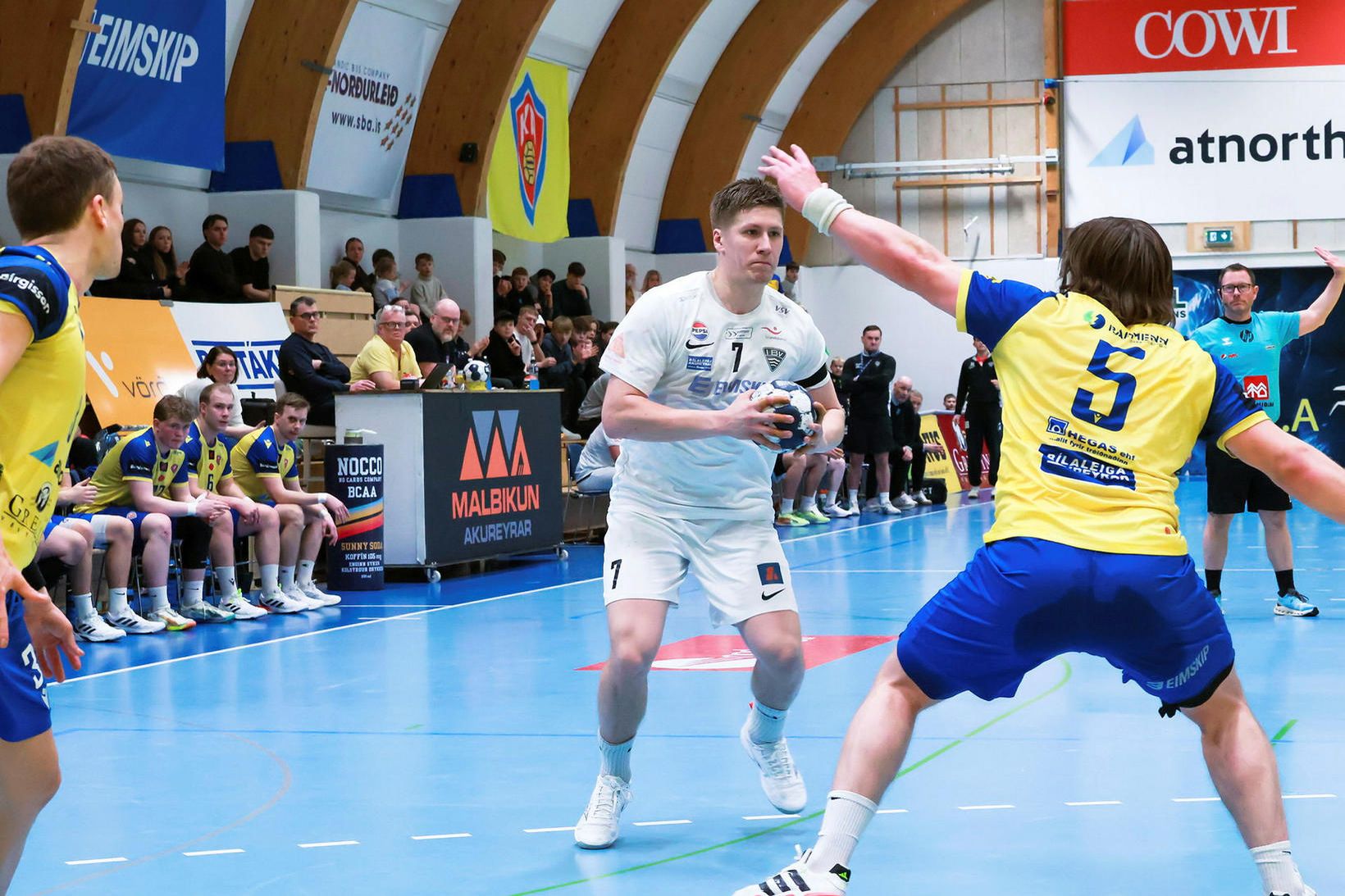 ÍBV - KA, staðan er 18:19