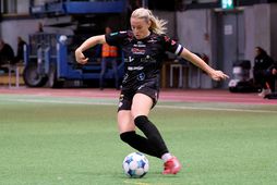 Sandra María Jessen með boltann í leiknum í kvöld.