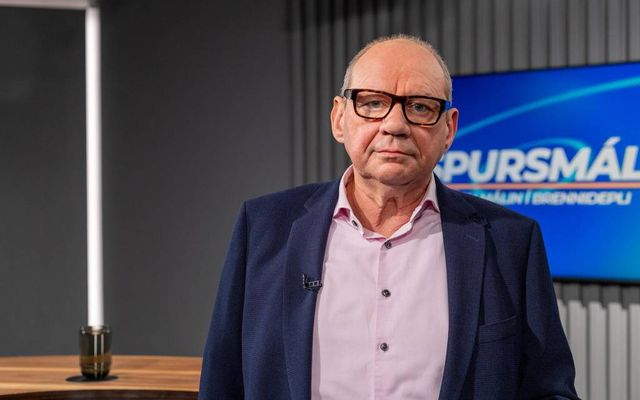 Albert Jónsson fyrrverandi sendiherra.