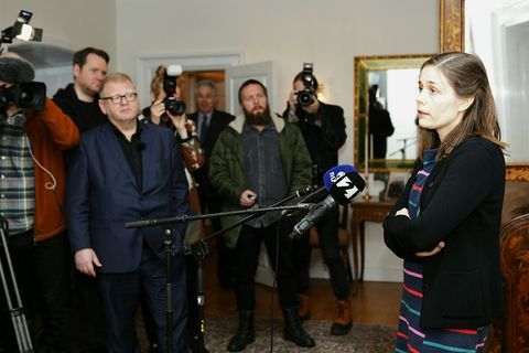 Katrín Jakobsdóttir speaking to journalists after her meeting with the President.