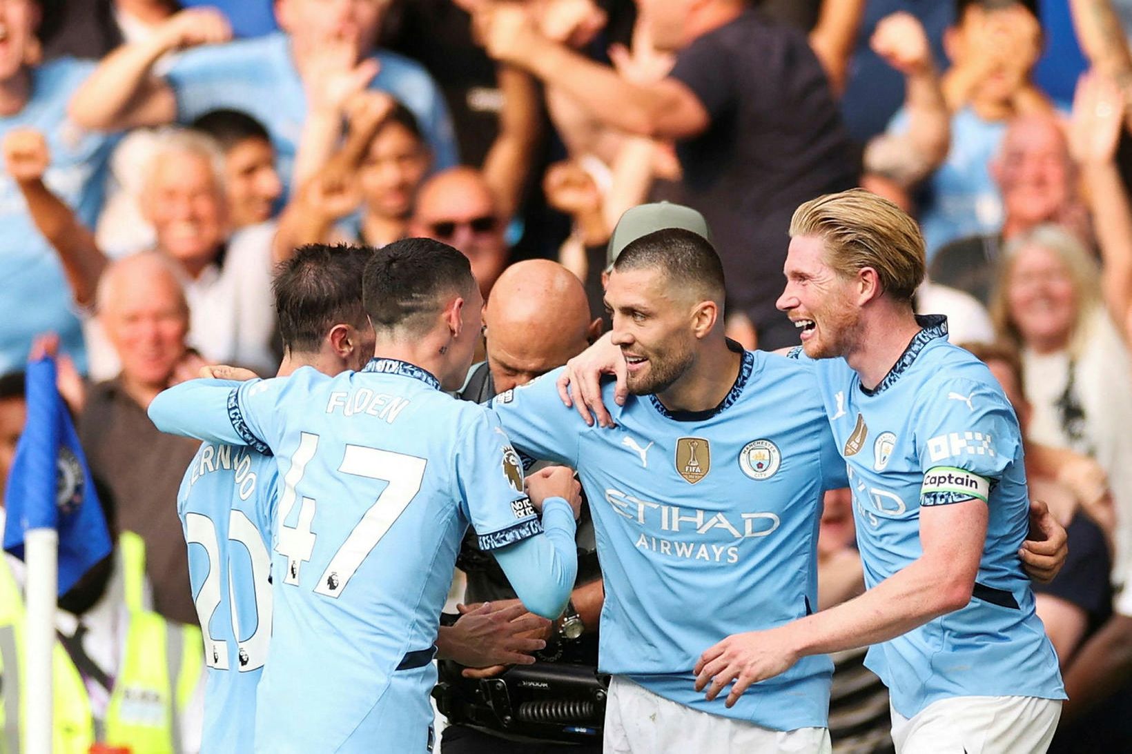 Englandsmeistarar Manchester City fá nýliða Ipswich í heimsókn í dag.