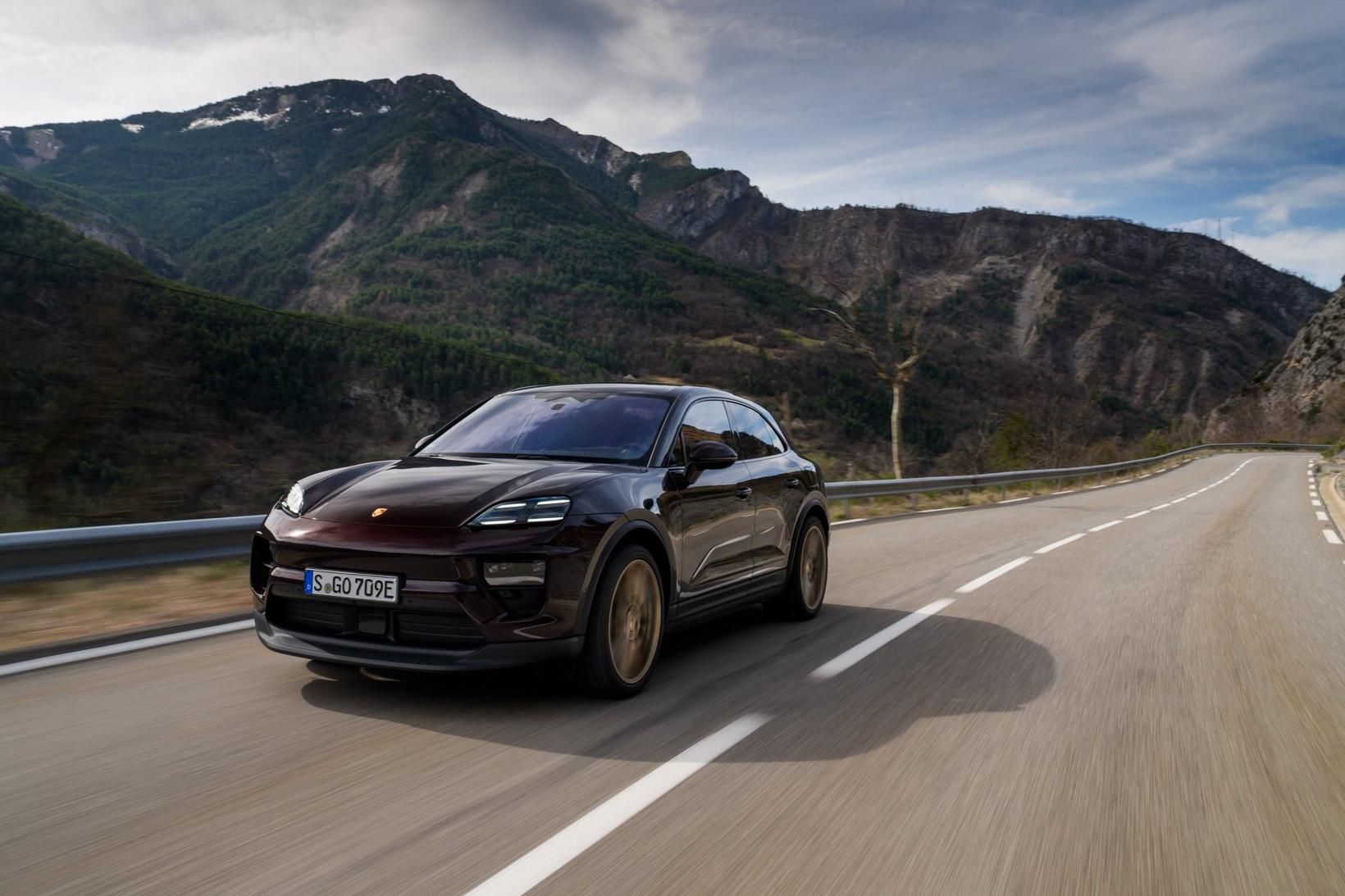 Macan 4 og Macan Turbo eru væntanlegir til Íslands síðar …