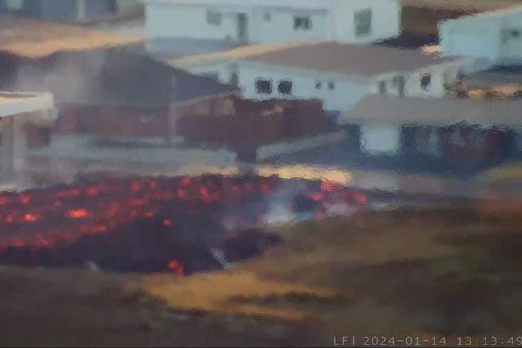 Lava already flowing into Grindavík - Iceland Monitor