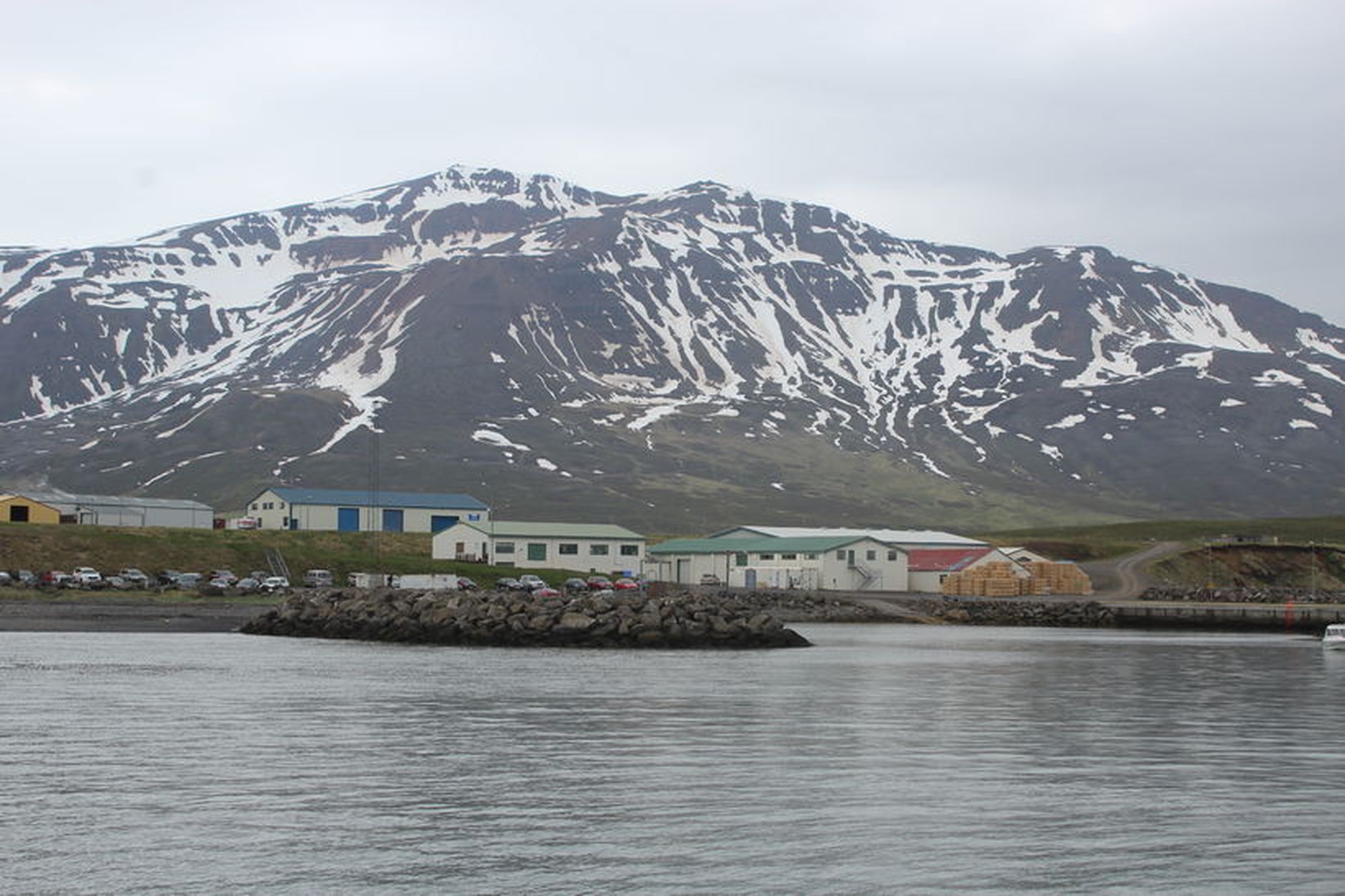 Höfnin á Árskógssandi. Þrír voru fluttir á sjúkrahús á Akureyri.