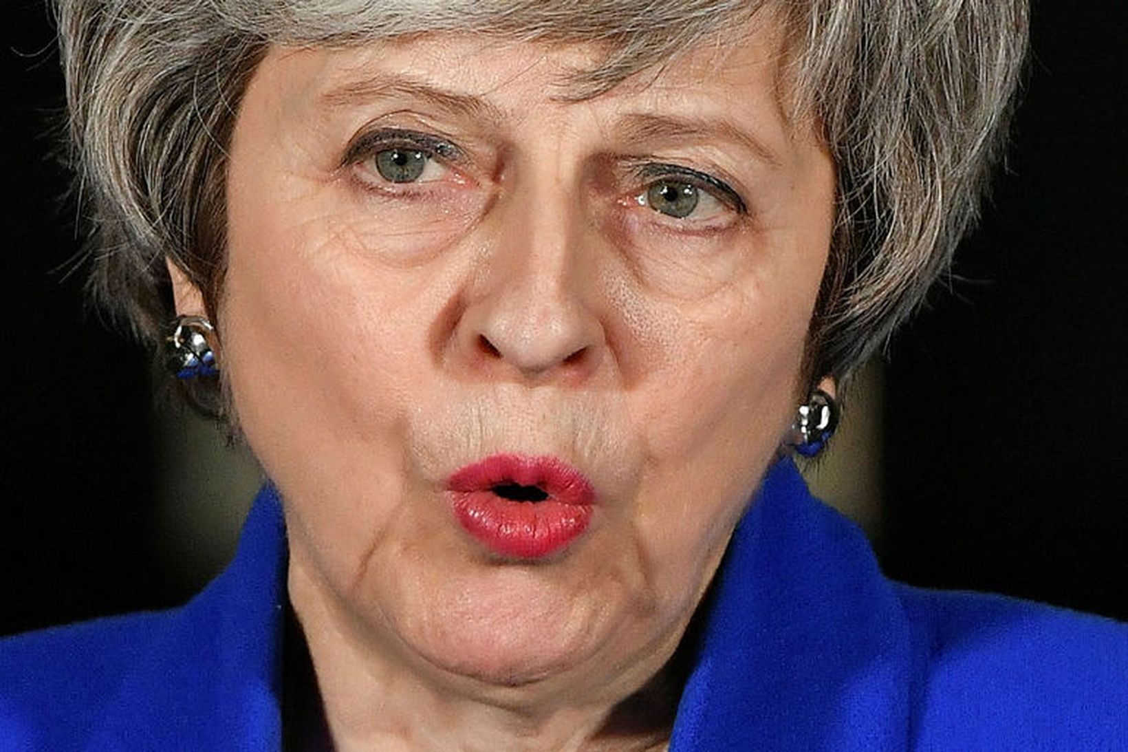 Theresa May ávarpar fjölmiðla fyrir utan Downing-stræti 10 í kvöld.