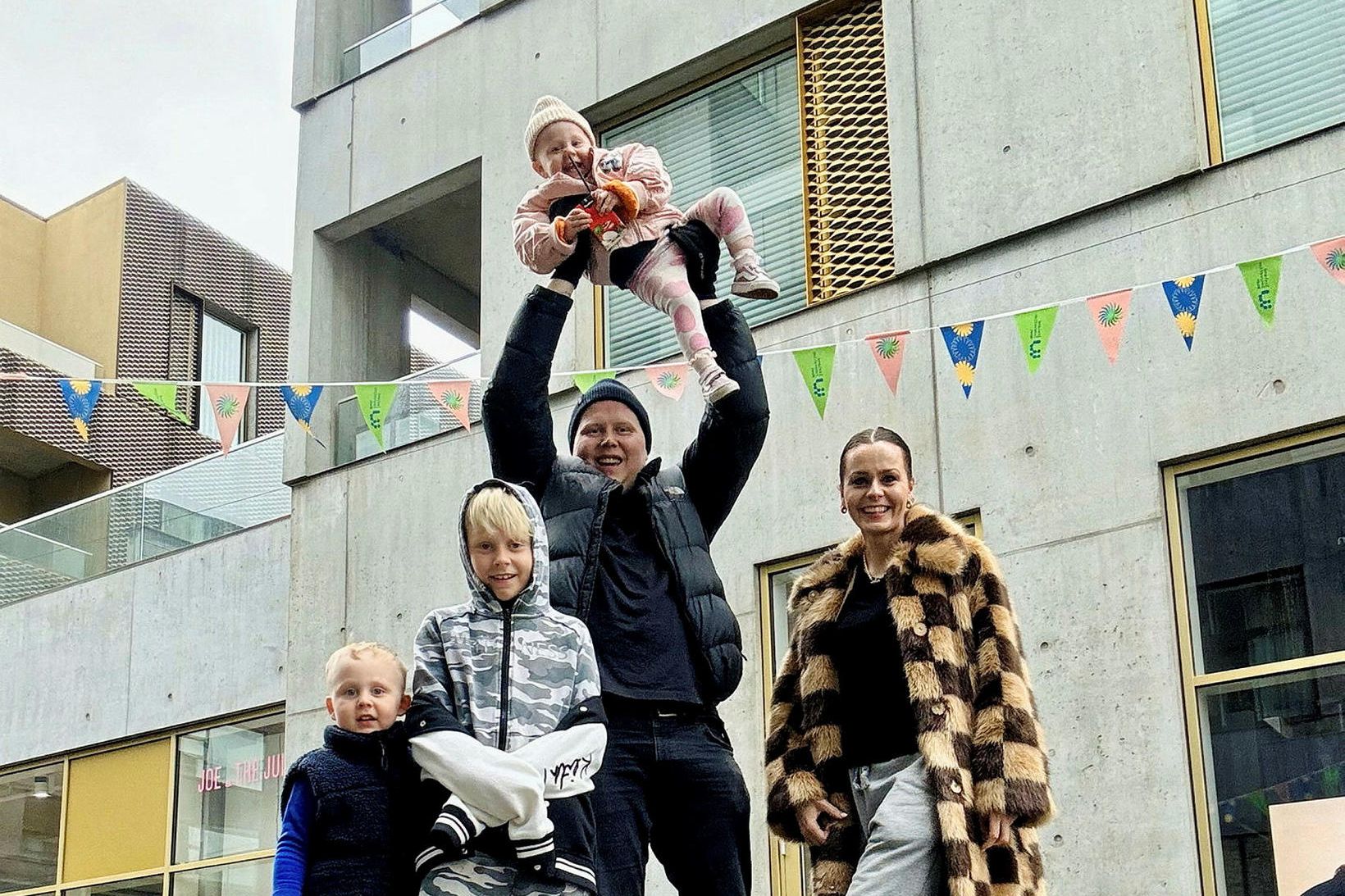Frosti Örn Gnarr og Erla Hlín Sigríðardóttir með börnin sín …