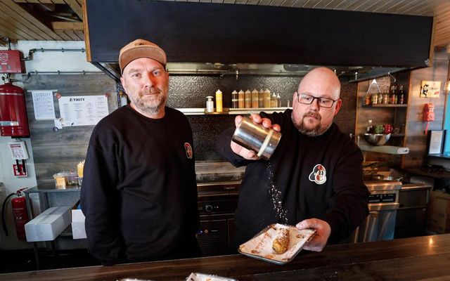 Pétur Jónsson og Sveinn Freyr Sævarsson á veitingastaðnum Tasty í Skútuvogi.