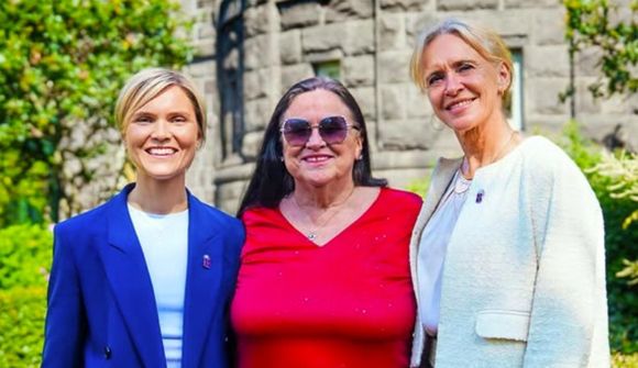 Valkyrjurnar fallegar í fánalitunum