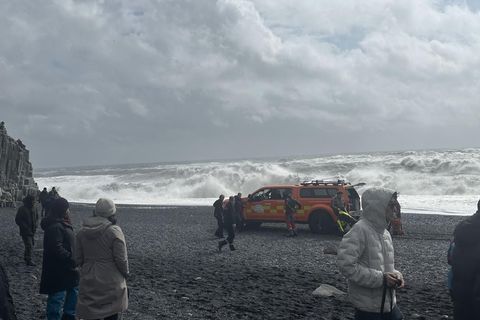 Emergency responders at the scene following the accident.
Estonian tourists who witnessed the incident say that visitors are not sufficiently aware of the dangers posed by the beach.