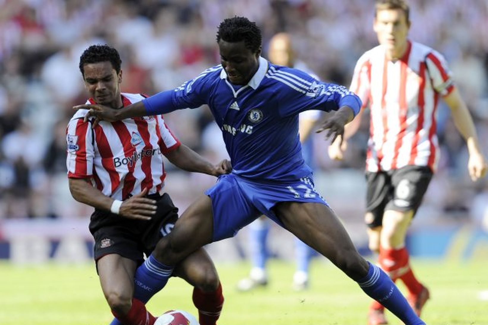 Kieran Richardson Mikel John Obi berjast um boltann í viðureign …