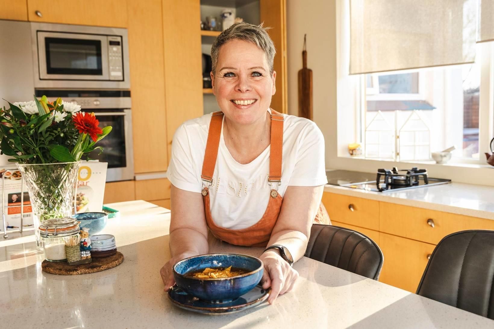 Karen Jónsdóttir, oftast kölluð Kaja, er iðin við að gera …