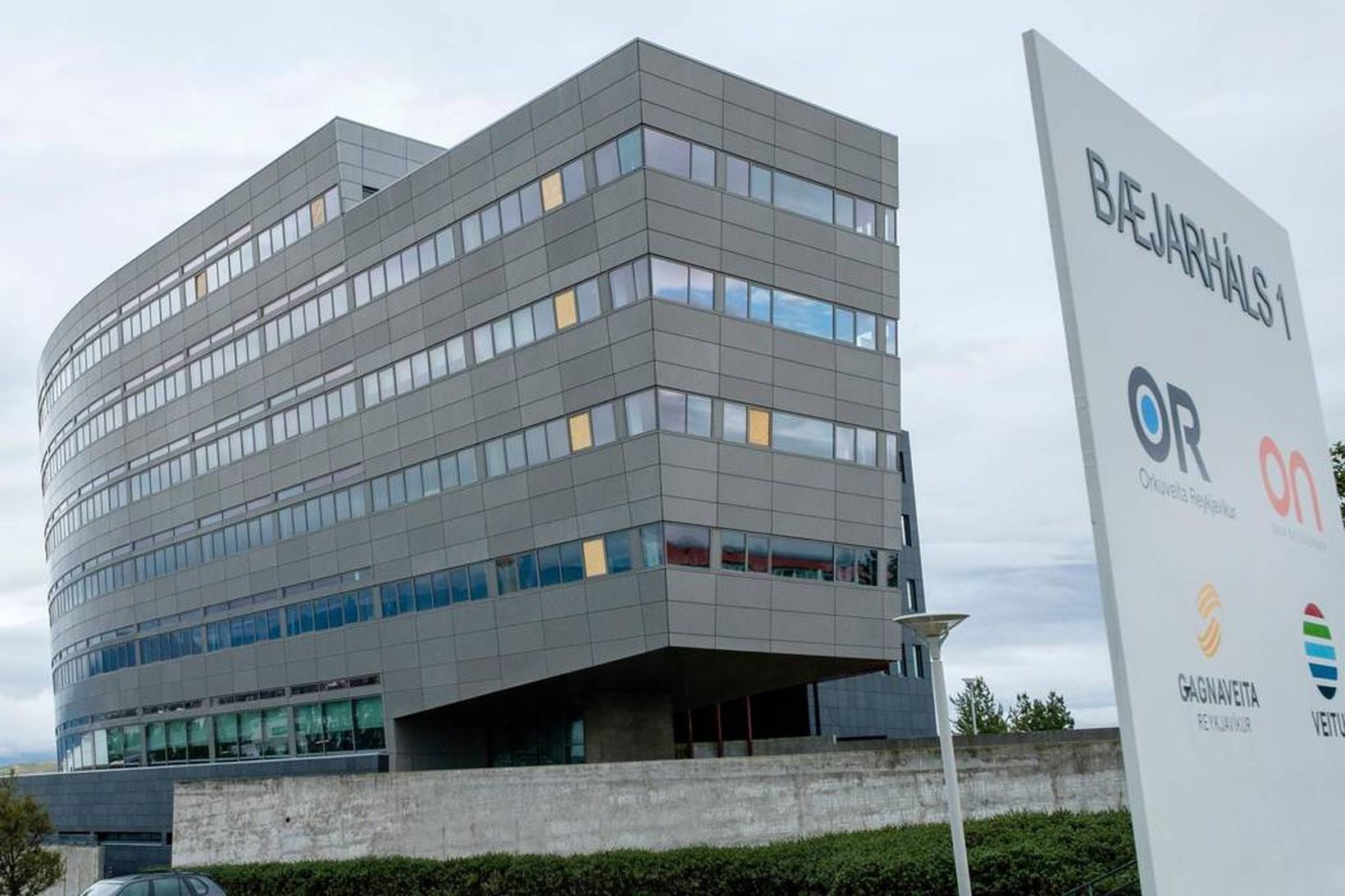 Ársfundi fyrirtækisins hefur verið frestað til haustsins.