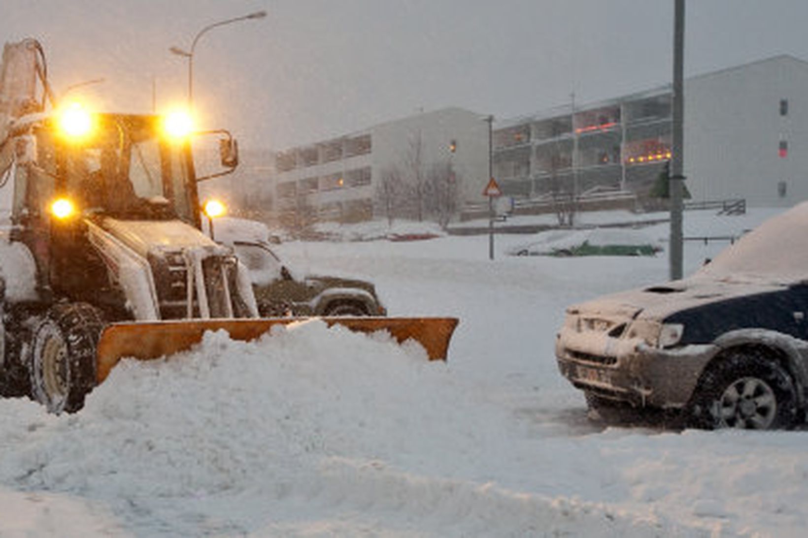 Snjómokstur í borginni.