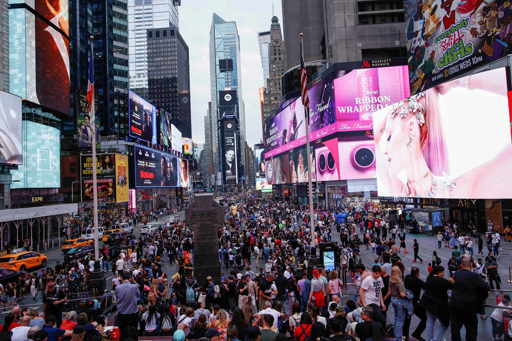 Times-torg í New York-borg er vinsæll ferðamannastaður í Bandaríkjunum.