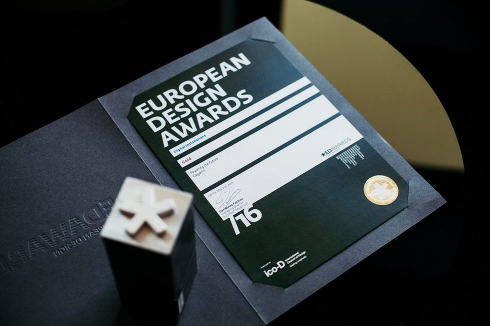 European Design Awards er samstarfsverkefni sextán evrópskra hönnunartímarita og níu …