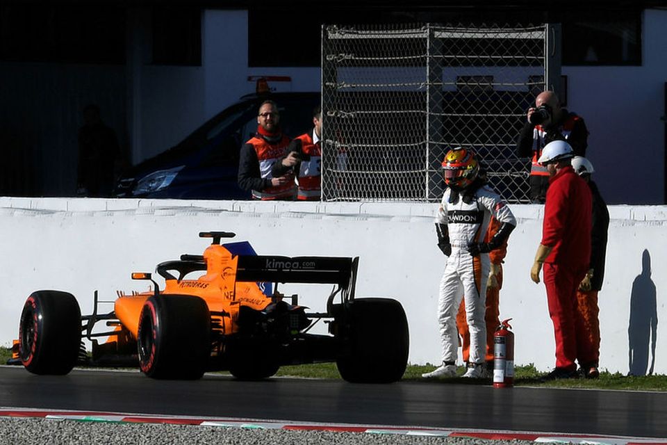 McLarenbíll Stoffel Vandoorne bilaði tvisvar í dag.