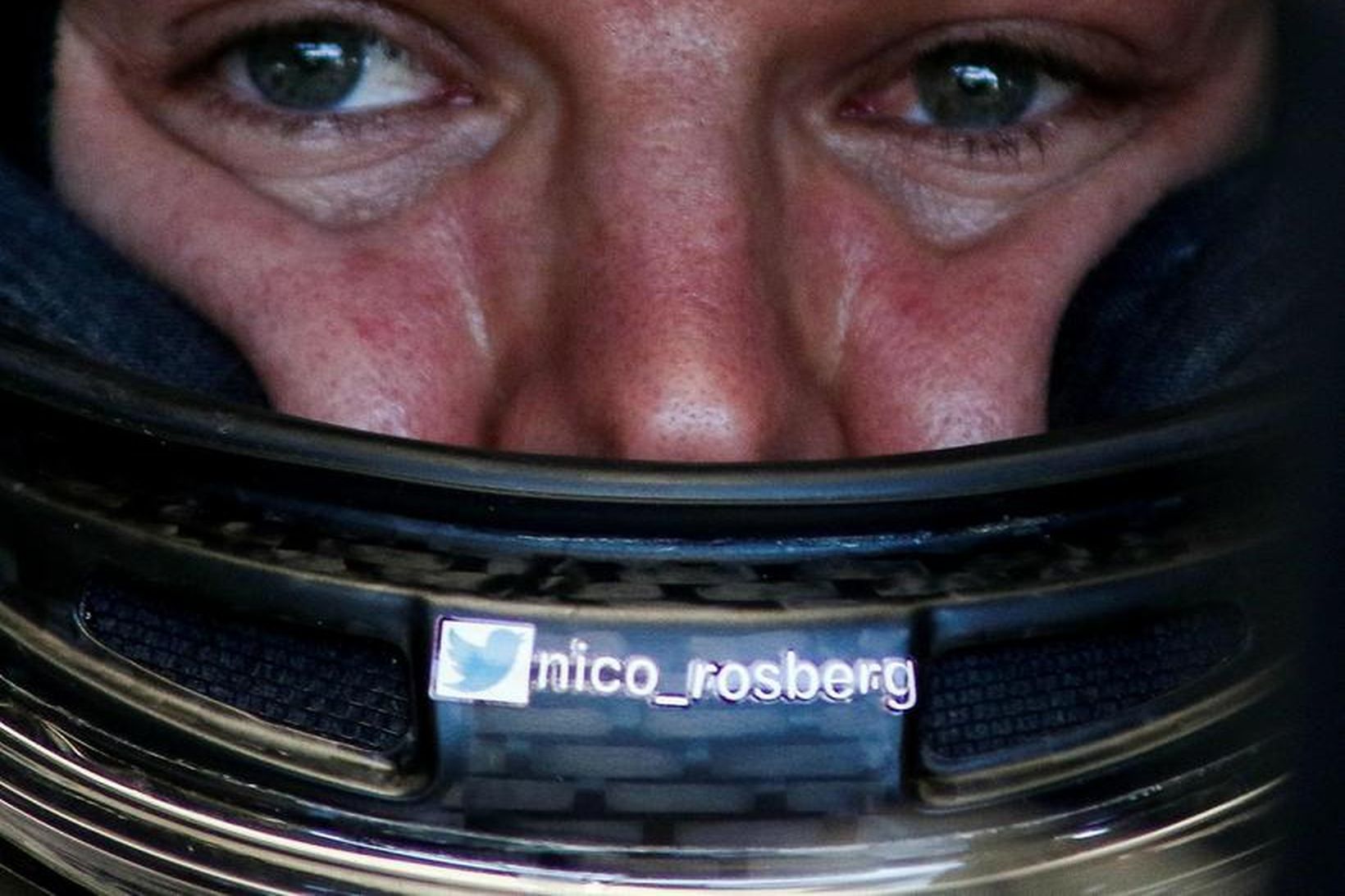Nico Rosberg sótti á Lewis Hamilton á seinni æfingunni í …