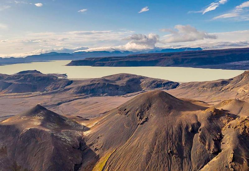 Lake Hagavatn. It is expected that the water level could reach up to 23 km². The expansion of the lake is believed to have a positive effect on the rise of particulate matter in the short term.