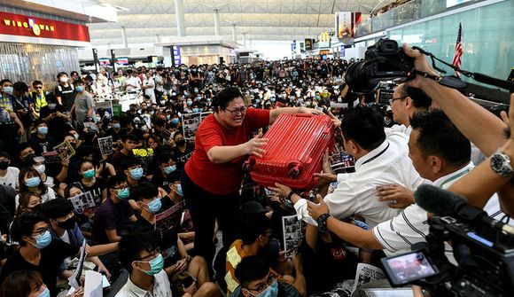 Öllu flugi um Hong Kong-flugvöll aflýst