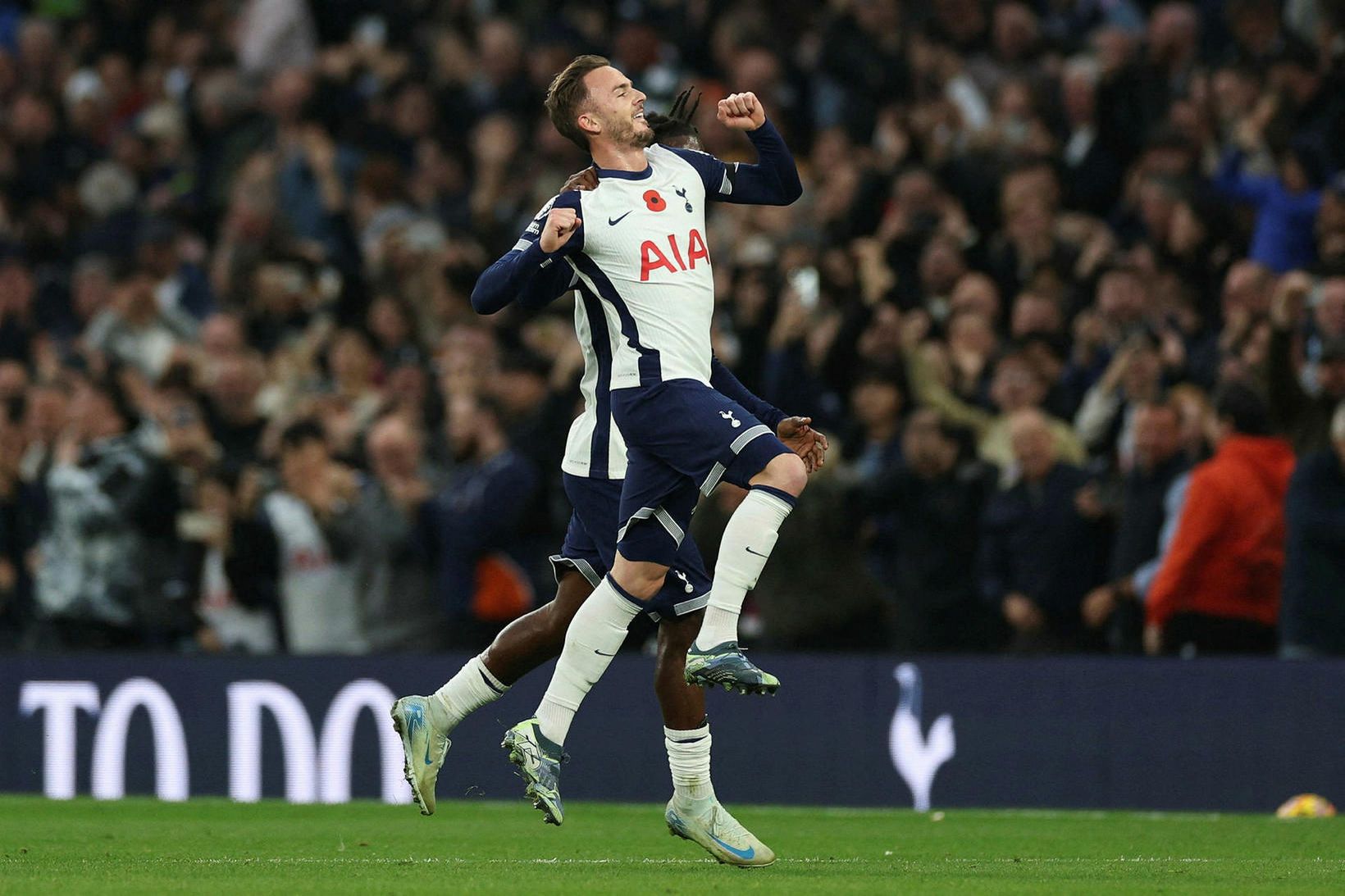 James Maddison skoraði fyrstu tvö mörk Tottenham.