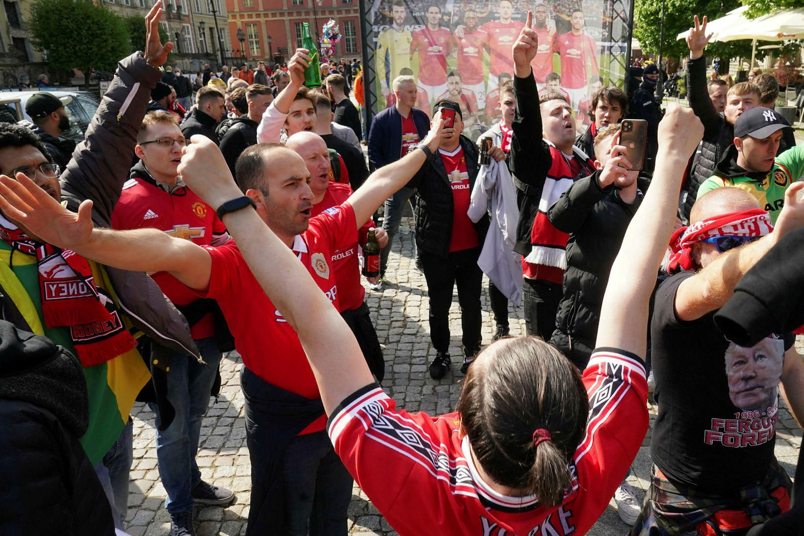 Stuðningsmenn Manchester United syngja í Gdansk.