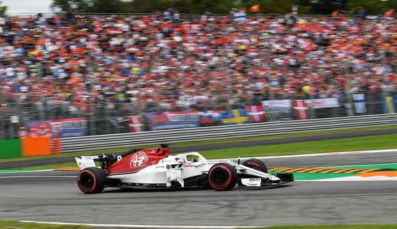 Haas-bíll Grosjean ólöglegur