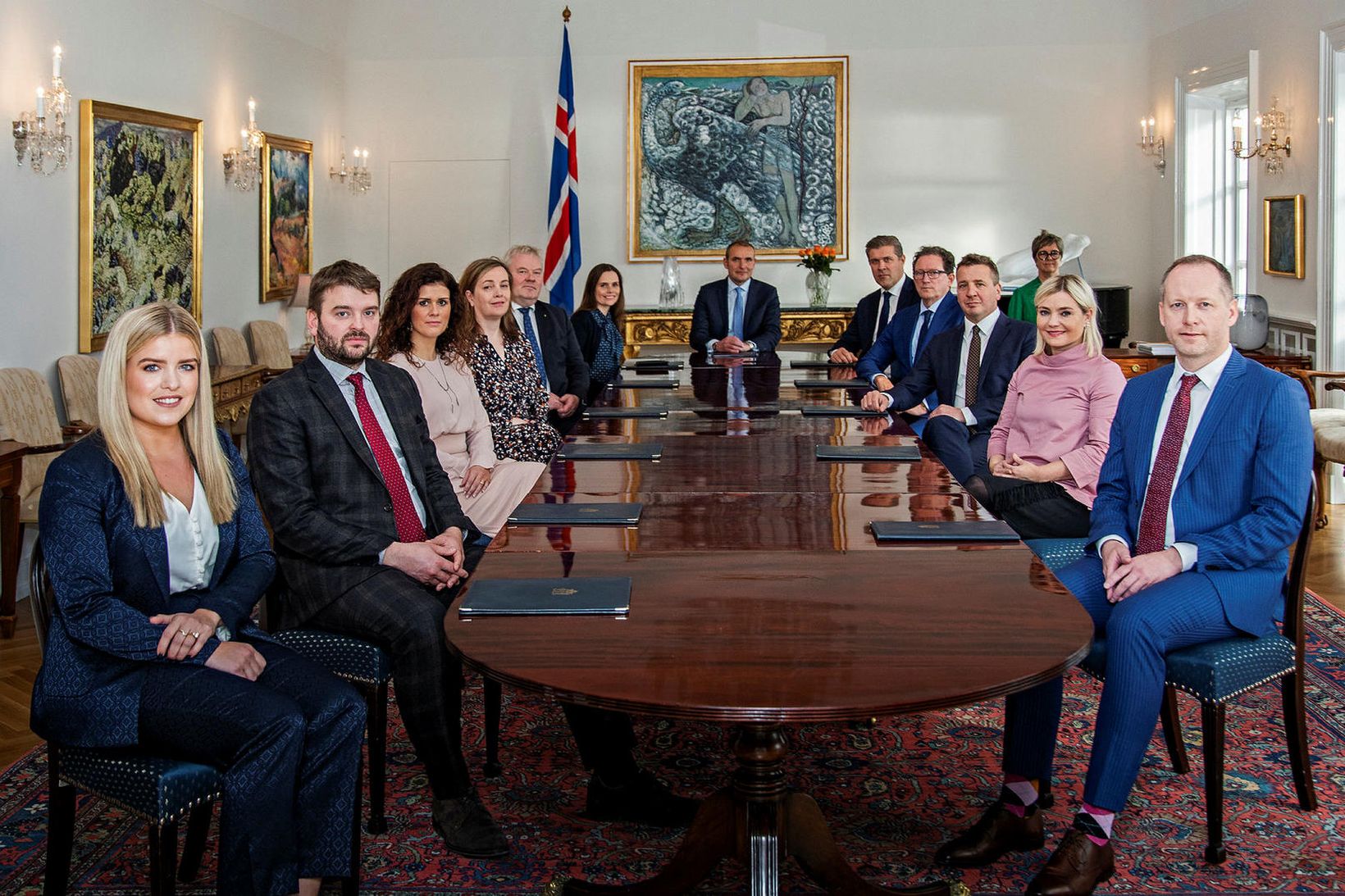 Ríkisstjórn Íslands ásamt forseta Íslands.