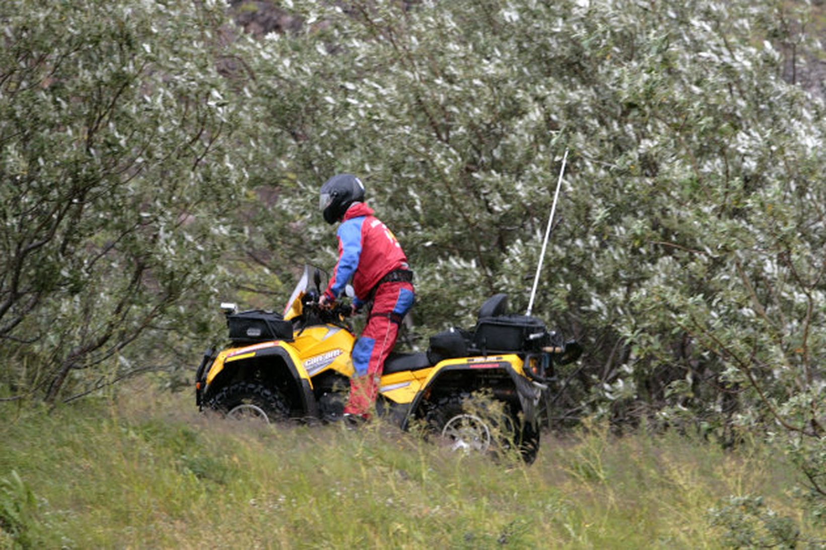 Leitarmenn hafa m.a. notað fjórhjól við leitina.