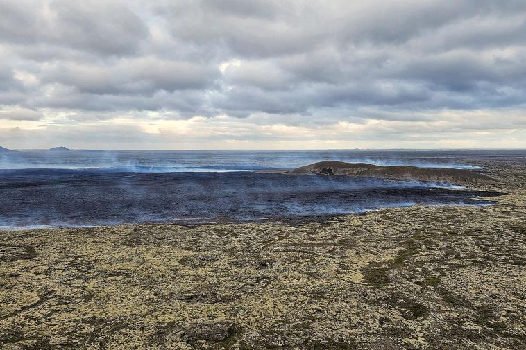 Twenty small earthquakes around Sundhnúkagígar crater row