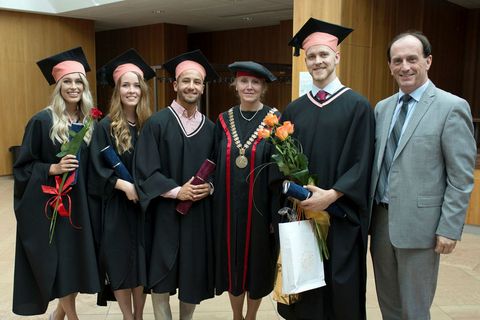 Students graduating last spring from left:  Erna Markúsdóttir, Þórdís Magnúsdóttir, Brynjar Jochumsson, Erika Halasova at the University medical department, Sveinn Rafnar Karlsson and consul Runólfur Oddsson.