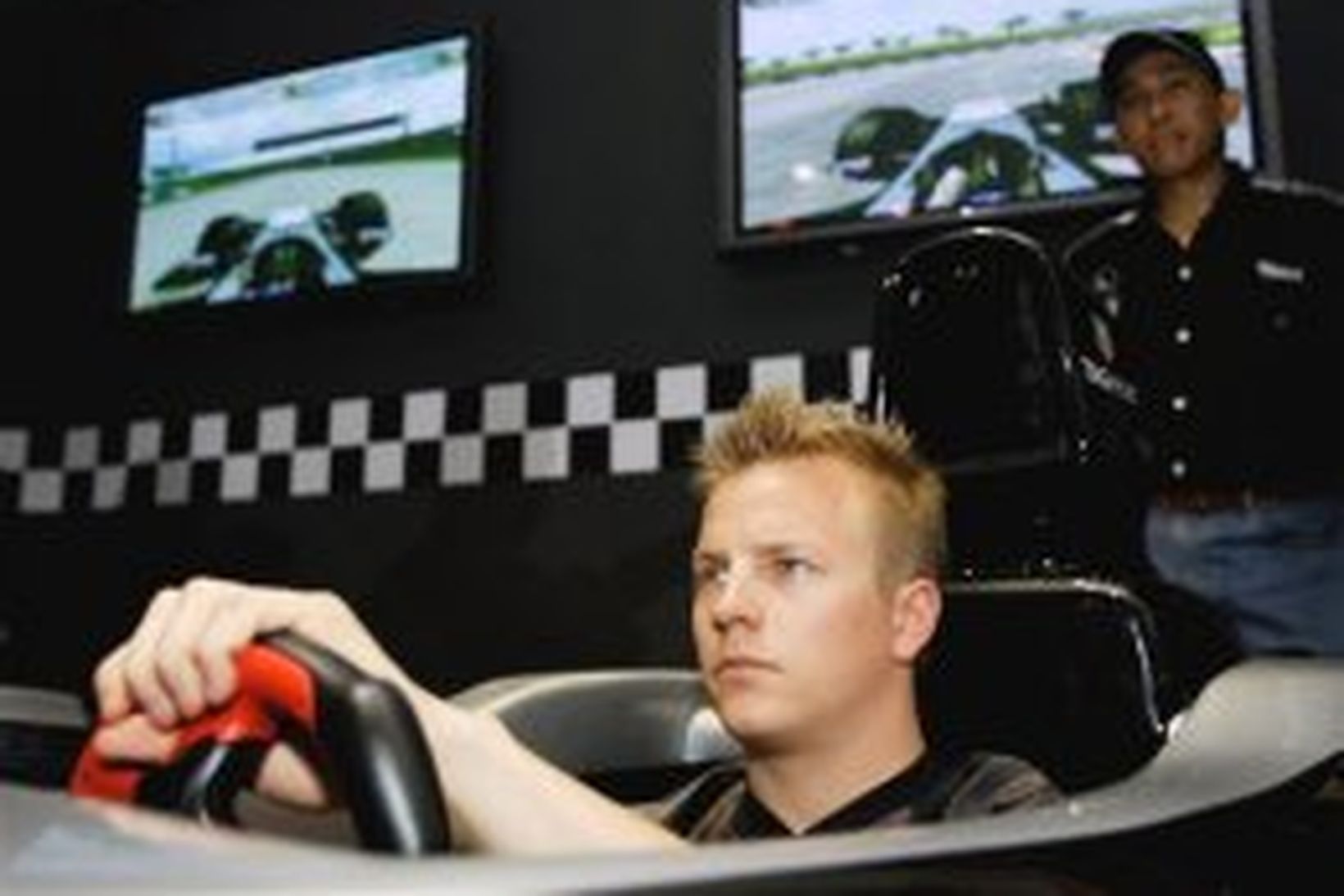 Häkkinen vill að Räikkönen verði um kyrrt hjá McLaren.