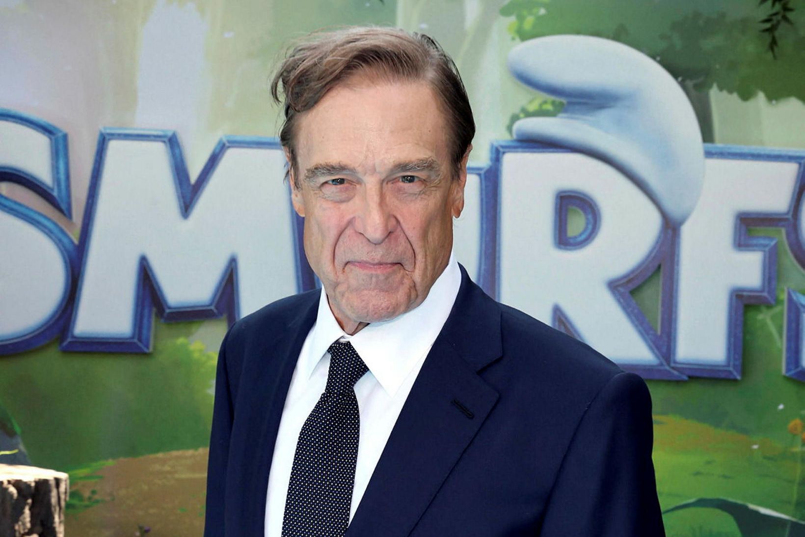 John Goodman var í góðu skapi á frumsýningunni og stillti …