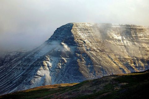 Search started for a hiker in Mt Esja at 9 p.m. last night.