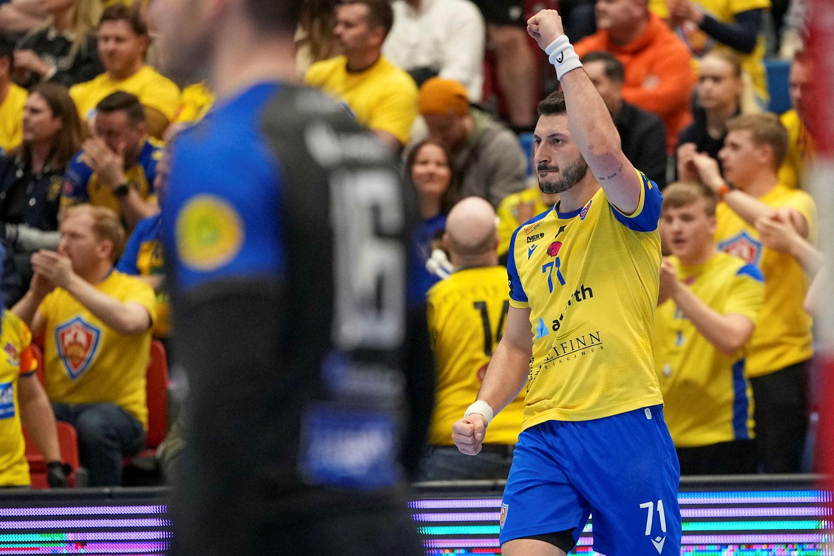 Akureyringar fastir á Kjalarnesi