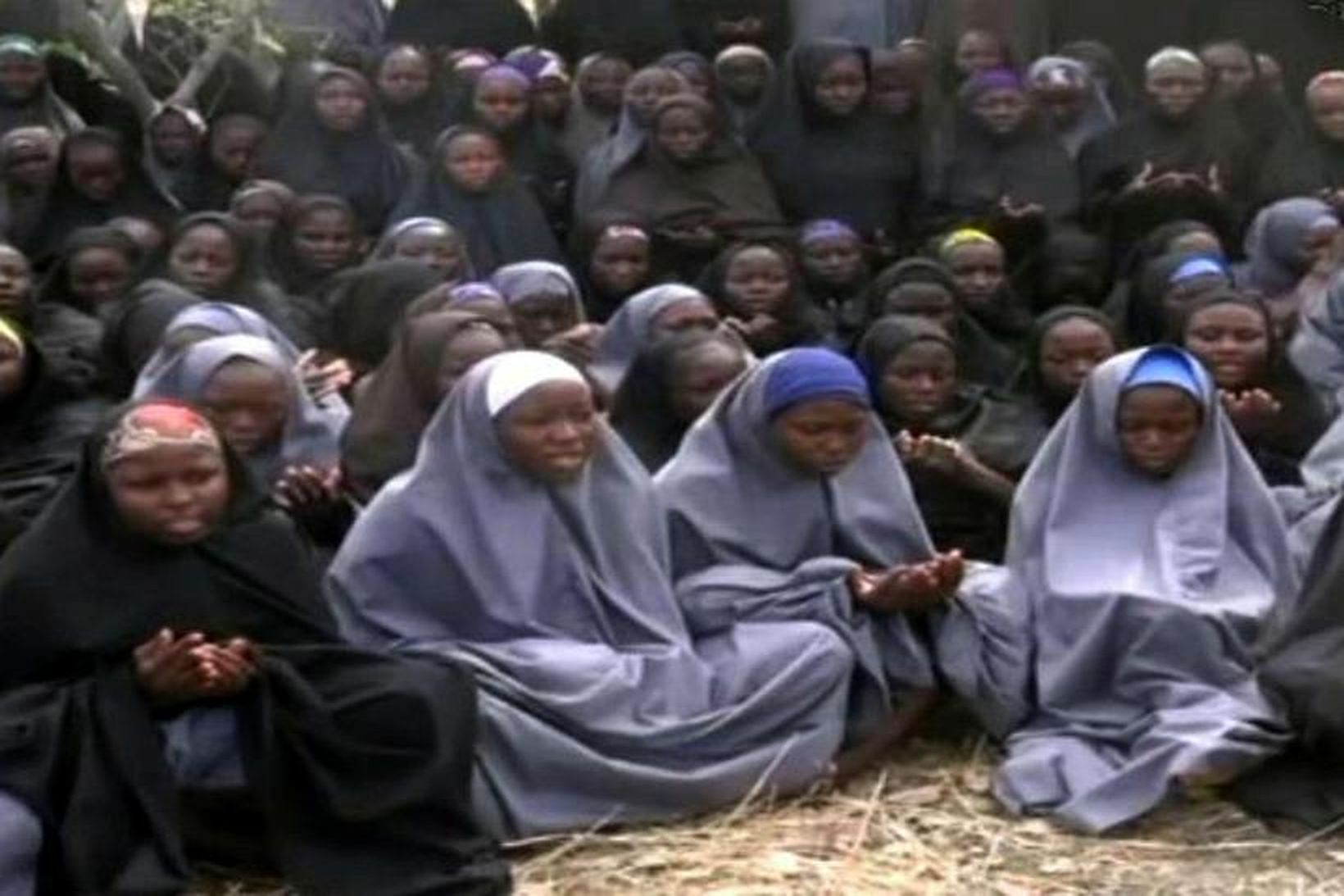 Stúlkurnar hafa birst í myndböndum Boko Haram, síðast í apríl …