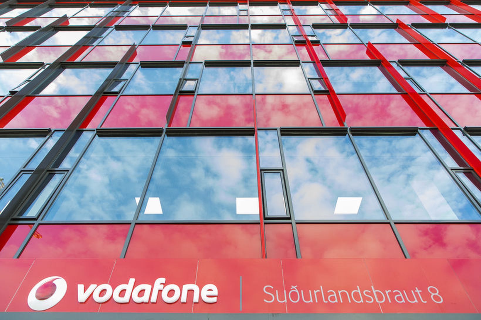 Vodafone ætlar að kanna rétt sinn til skaðabóta vegna brota …