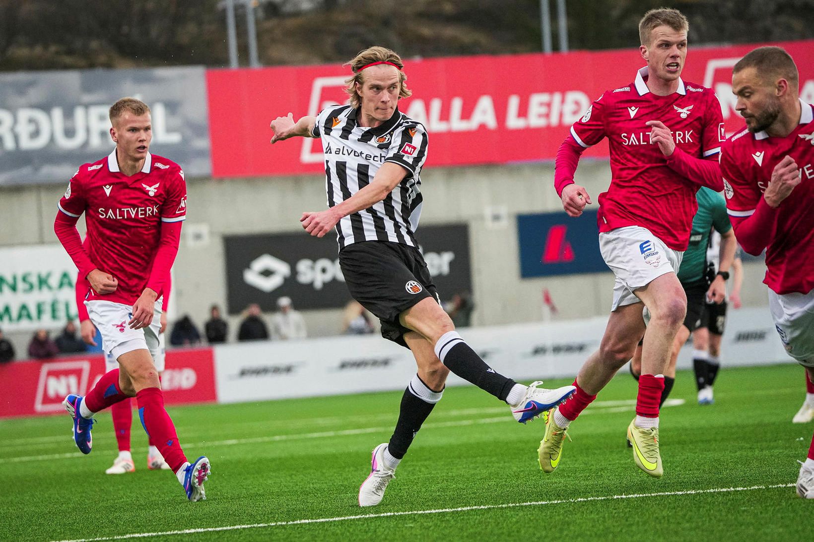 Sannfærandi sigur KR á Hlíðarenda